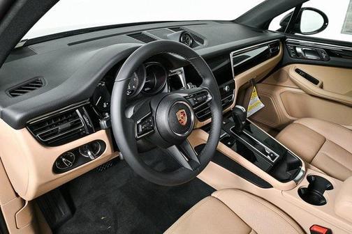 2025 Porsche Macan AWD