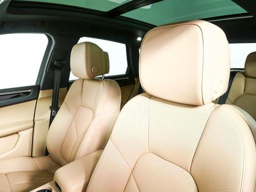 2025 Porsche Macan AWD