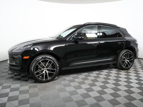 2025 Porsche Macan AWD