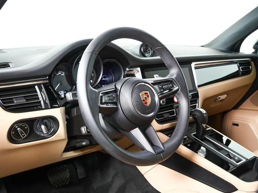 2025 Porsche Macan AWD