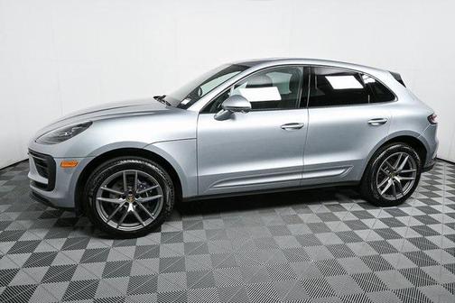 2025 Porsche Macan Base