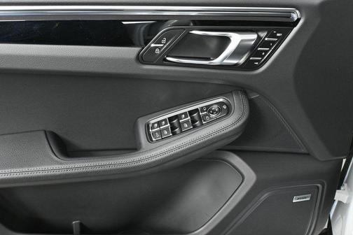 2025 Porsche Macan AWD