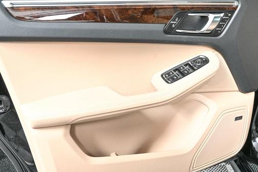 2025 Porsche Macan S