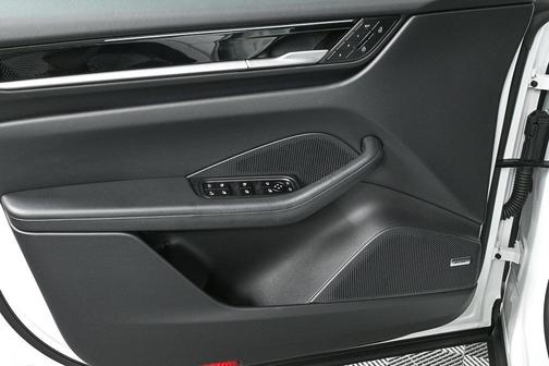 2025 Porsche Macan RWD