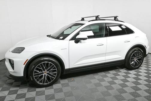 2025 Porsche Macan RWD