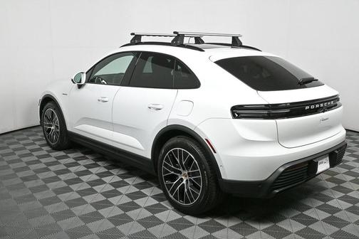 2025 Porsche Macan RWD