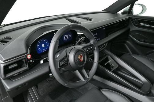 2025 Porsche Macan RWD
