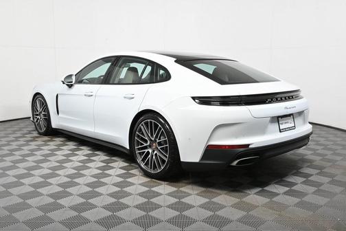 2026 Porsche Panamera RWD