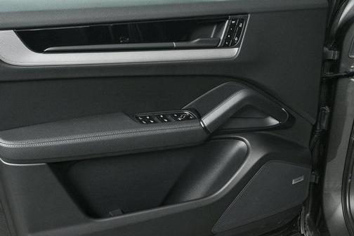 2025 Porsche Cayenne AWD