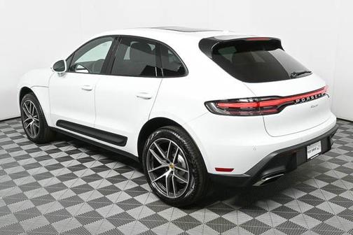 2025 Porsche Macan Base