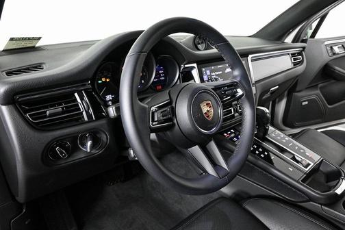 2025 Porsche Macan AWD