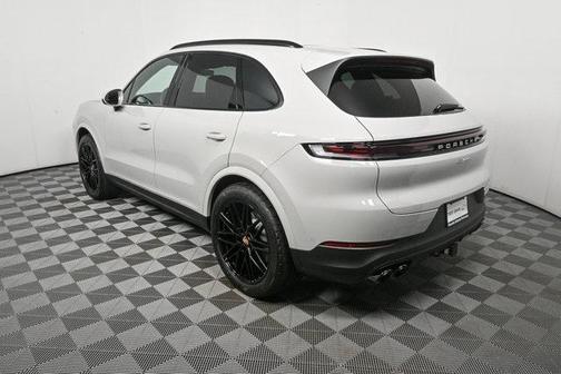 2025 Porsche Cayenne AWD