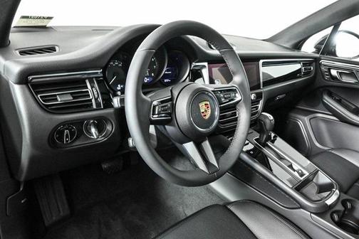2025 Porsche Macan AWD