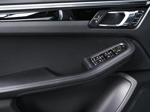 Dolomite Silver Metallic 2026 Porsche Macan Macan