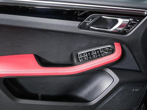 2023 Porsche Macan T