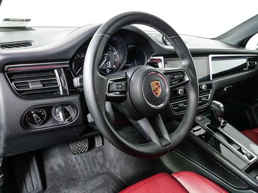 2023 Porsche Macan T