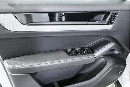 2024 Porsche Cayenne AWD