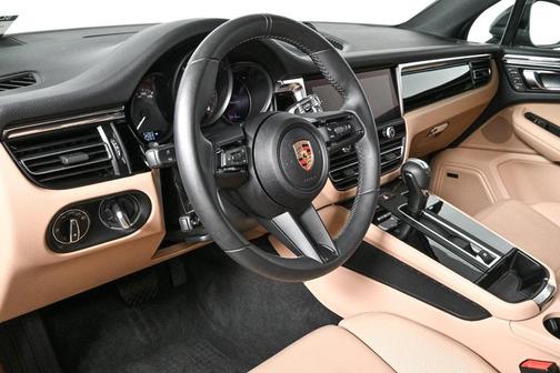 2025 Porsche Macan AWD