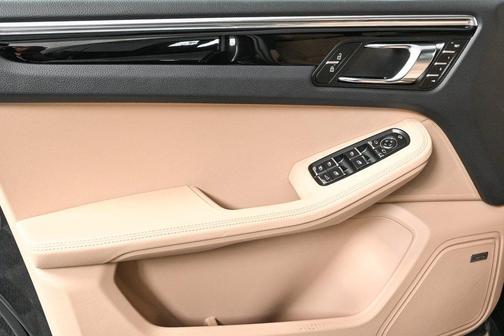 2025 Porsche Macan AWD