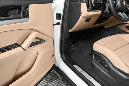 2024 Porsche Cayenne AWD