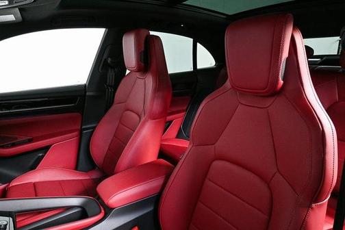 2025 Porsche Macan 4