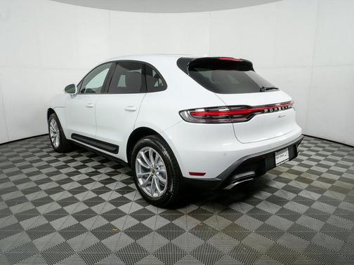Carrara White Metallic 2026 Porsche Macan Macan
