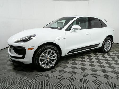 Carrara White Metallic 2026 Porsche Macan Macan