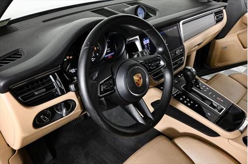 2022 Porsche Macan Base