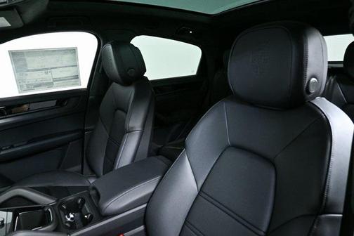 2025 Porsche Cayenne GTS