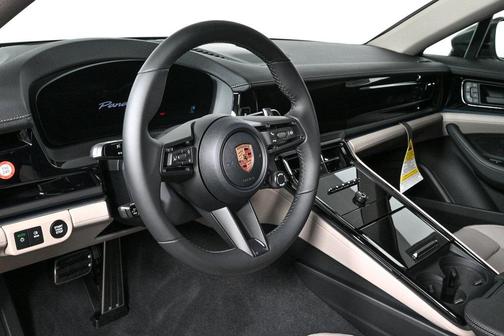 2026 Porsche Panamera 4