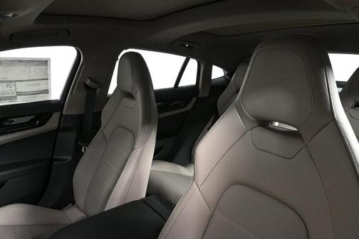 2026 Porsche Panamera 4