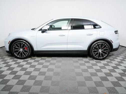 2025 Porsche Macan 4S