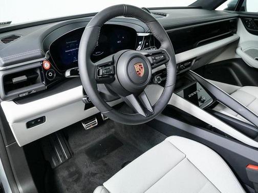 2025 Porsche Macan 4S