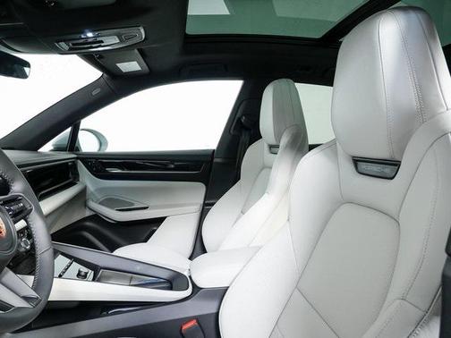 2025 Porsche Macan 4S