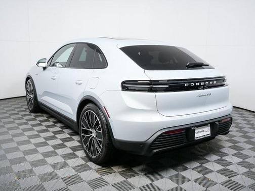 2025 Porsche Macan 4S
