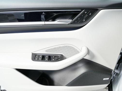 2025 Porsche Macan 4S