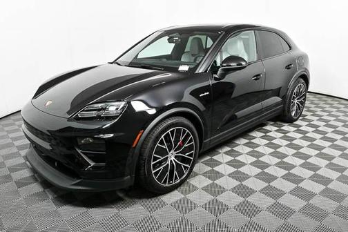 2025 Porsche Macan Base
