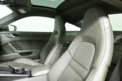 2022 Porsche 911 Carrera
