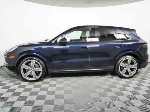 Moonlight Blue Metallic 2023 Porsche Cayenne Cayenne