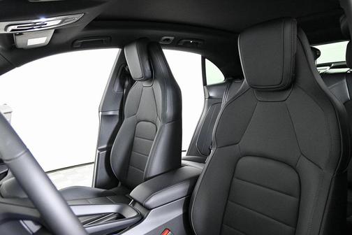 2025 Porsche Macan RWD