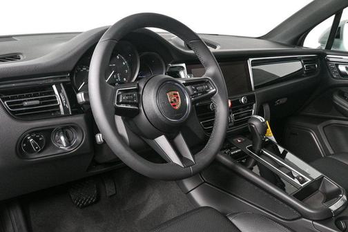 2025 Porsche Macan AWD