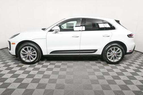 2025 Porsche Macan AWD