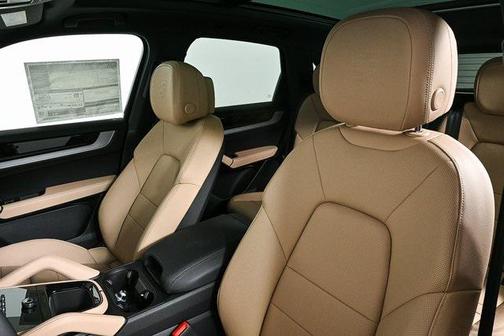 2025 Porsche Cayenne AWD
