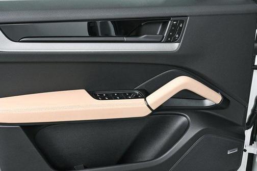2025 Porsche Cayenne AWD