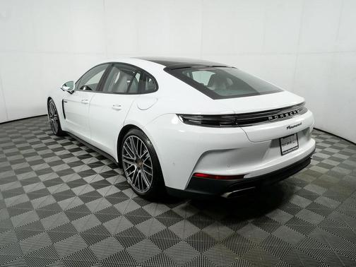 2026 Porsche Panamera 4