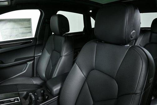 2025 Porsche Macan AWD