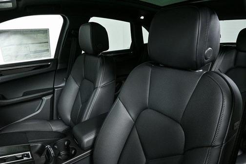 2025 Porsche Macan AWD