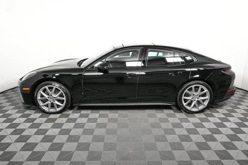 2026 Porsche Panamera 4