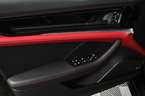 2026 Porsche Panamera 4