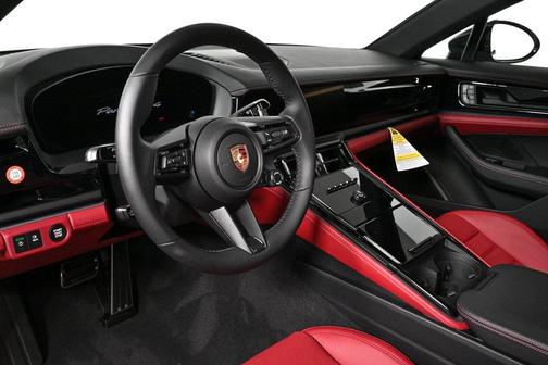 2026 Porsche Panamera 4